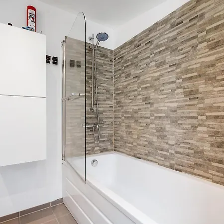 Stunning In With 6 Bedrooms And Wifi בית נופש אבלטופט